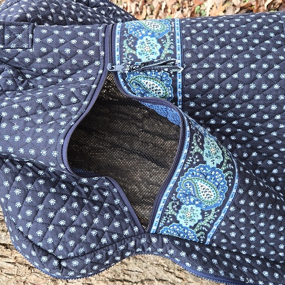 VERA BRADLEY. Paisley. Navy Blue. Floral. Garment Bag. Like New Condition! - Picture 13 of 16